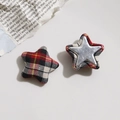 Detalle de botones de estrella en tela escocesa con capa metálica para costura DIY - Estilo de Cuadros Rojo Amarillo Negro