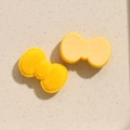 Détail macro de nœuds floqués jaune vif pour barrettes DIY et accessoires de coiffure - Jaune