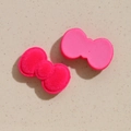 Détails de nœuds roses floqués pour DIY montrant le dos lisse et la texture veloutée - Rouge Rose