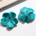 Détail d'accessoires fleur en résine marbrée bleue de style vintage avec pétales en 3D - Vert Lac