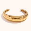 Brazalete abierto en forma de C chapado en oro de 18K con acabado pulido de espejo - Dorado