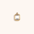 Vista de primer plano del colgante rectangular de oro de 18K con cristal de talla esmeralda - Oro-Circón Blanco