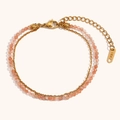 Detail van 18K vergulde O-ketting met roze amazoniet stenen en karabijnsluiting - Zonnesteen Stijl