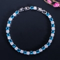 Tennisarmband mit abwechselnd blau-weißen Zirkonia im Quadratschliff auf Silber - 18.2cm / Hellblau