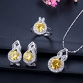 Detailweergave van gele zirkonia sieradenset met ketting, ring en oorbellen - Maat 8 / Goudgeel