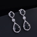 Boucles d'oreilles pendantes argentées avec pierres noires et pavé de zircone - Noir