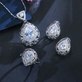 Detail van retro zirkonia sieradenset met druppelvormige hanger ketting ring en oorbellen - Maat 6 / Wit