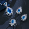 Elegante sieradenset met zee blauwe peervormige stenen en witte kristallen in zilveren zet - Maat 6 / Aqua