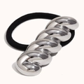 Minimalistisches elastisches Haargummi mit einer silbernen spiralförmigen Verzierung - Gedrehter Stil (Stahlfarbe) / Silber