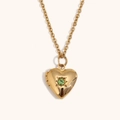 Pendentif cœur ouvrant plaqué or 18K avec pierre de naissance verte et motif étoile - Août Vert Clair (Couleur Péridot)