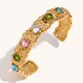 Brazalete rígido dorado martillado retro con piedras preciosas de colores y diseño vintage - Pulsera Multicolor de Patrón Profundo Irregular (Color Dorado)