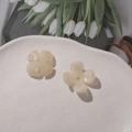 Pair of cream marble acrylic flower petals for DIY handmade hair accessories and jewelry - 1 Piece / Smudged Cream White