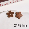 Detail von kaffeebraunen beflockten Blumen-Charms in 21mm Größe für Handwerk - Dunkelkaffee Blume
