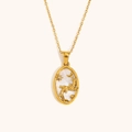Gouden ovale ketting met witte parelmoer inleg en reliëf van twee koi-vissen - Zirkoon Schelp Zodiac Ketting-Goud-Vissen