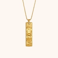 Detalle del colgante cuadrado de Cáncer bañado en oro de 18K con grabado de cangrejo - Collar Con Colgante De Constelación Cuadrada - Oro - Cáncer
