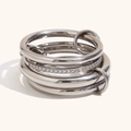 Anillo de capas plateado con pavé de circonitas y acabado en alto pulido - Estilo de Cuatro Capas con Pavé (Acero)