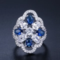 Zilveren ring met ovale blauwe stenen en AAA-zirkonia in een bloemrijke clusterzetting - Maat 6 / Donkerblauw