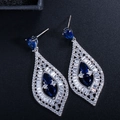Elegantes pendientes largos de plata con circonitas azules y pavé de micro cristales - Azul
