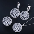 Exquise zilveren bloem sieradenset met zirkoon ketting oorbellen en ring op zwarte achtergrond - US 6 / Wit