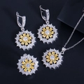 Detailansicht von Brautschmuck-Set aus 925er Silber mit gelben Sonnenblumen-Anhängern - Gelb