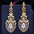 Pendientes de novia largos S925 con circonitas en forma de pera y diseño hueco - Dorado