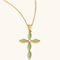 Collier croix en acier inoxydable plaqué or 18 carats avec pierres vertes et zircon - Or / Aventurine Verte