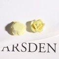 Détail de roses en céramique jaune pâle irisées pour bijoux DIY et accessoires - Jaune