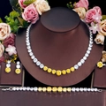 Zilveren sieradenset met gele en witte zirkoonstenen op een decoratieve display - Maat 6 / Geel