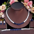 Elegante zilverkleurige sieradenset met diepblauwe en witte zirkoon op een display - Maat 6 / Blauw