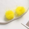 Dettaglio di pompon in pelliccia di visone giallo 3,5cm per gioielli e accessori fai da te - Giallo Brillante