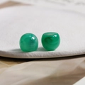 Makroaufnahme von 15,5 mm grünen Harzperlen mit Tintenstruktur für DIY-Schmuck - Grün