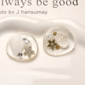 Macro detail of summer resin charms with shells and pearls for DIY accessories - White Shell Pearl (B42-2-10-12) / White