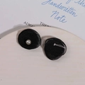 Detail of black mesh fabric flower earrings featuring a central white imitation pearl - 1 Piece / Black