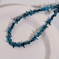Detalle de cuentas de estrella azules con patrón de salpicaduras sobre cadena de púas - Estilo 10 Puntos Negros Azul Cielo / 1 Tira (aprox. 36 piezas)