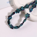 Primer plano de cuentas de tortuga turquesa con manchas negras para joyería artesanal - Moteado Azul Púrpura Negro (N.º 5)