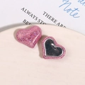 Detailopname van roze hartjes met lovertjes en zilveren achterkant voor DIY-sieraden - Roze Hart