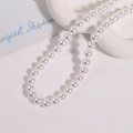 Détail de perles rondes blanches de 10mm sur un plateau pour la création de bijoux - 1 Pièce / Blanc Mat