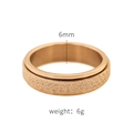 Detailansicht des 6mm sandgestrahlten rotierenden Rings in Roségold mit Maßangaben - US 7 / Roségold
