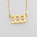 Goldene Edelstahlkette mit Engelnummer 333 Anhänger und gotischer Schriftart - Gold 333