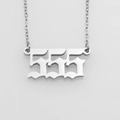 Poliertes Edelstahl-Halsband mit gotischem 555 Engelszahl-Anhänger in eleganter Silberoptik - Stahl 555