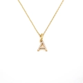 Goldene Edelstahlkette mit glitzerndem Kristall-Buchstaben A Anhänger auf weißem Hintergrund - Buchstabe A (DG-XL00159-A)