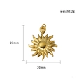 Dimensiones detalladas del colgante de sol de oro de 18K con 23mm de alto y 2g de peso - Sol
