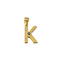 Detailansicht eines goldenen K-Anhängers mit blauem Herzstein und Kristallen - Buchstabe K Stil (PJ-00007-K)