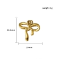 Vista detallada del colgante de lazo dorado bañado en oro 18k con medida de 19mm - Lazo