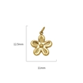 Vista dettagliata di un ciondolo a fiore dorato con dimensioni 12,5 mm x 11 mm su sfondo - Fiore (PJ-00018)