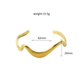 Brazalete abierto ondulado de acero de titanio dorado con peso de 15,5g y diámetro de 62mm - Dorado