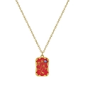 Collana in acciaio dorato con pendente in smalto rosso e motivo floreale inciso - Stile Giglio del Ragno su Sfondo Rosso (XL-00165-14)