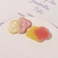 Detalle de abalorios de nube en resina bicolor con acabado perlado para manualidades - Amarillo
