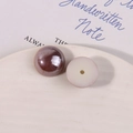 Dettaglio di perle rotonde in acrilico finta perla per gioielli fai da te e accessori - Viola