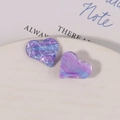 Detailansicht herzförmiger Glitzer-Resin-Anhänger mit lila-blauem Marmormuster - Lila